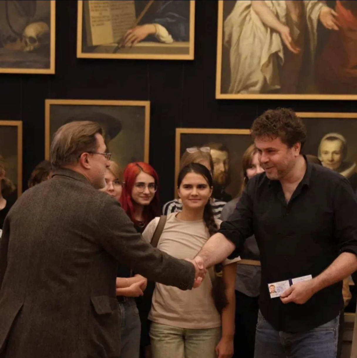 Un’esperienza di studio dedicata alla pittura figurativa e al lavoro dal vero, vissuta a Mosca all’interno di un contesto accademico internazionale. Un periodo di confronto con docenti, artisti e studenti che ha approfondito il mio interesse per la tradizione pittorica russa. — Accademia Glasunov Mosca 2024-2025